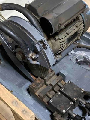Item# L133 Buehler Samplmet-2 Abrasive Lab Saw