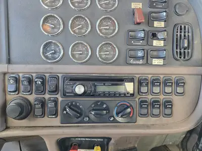 USED 2013 PETERBILT 384