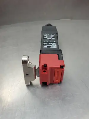 USED Omron D4SL-N4VFG Guard Lock Safety-Door Switch, 24VDC