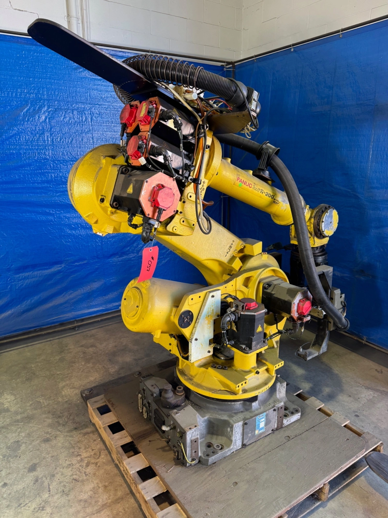 USED FANUC R-2000IB/165F