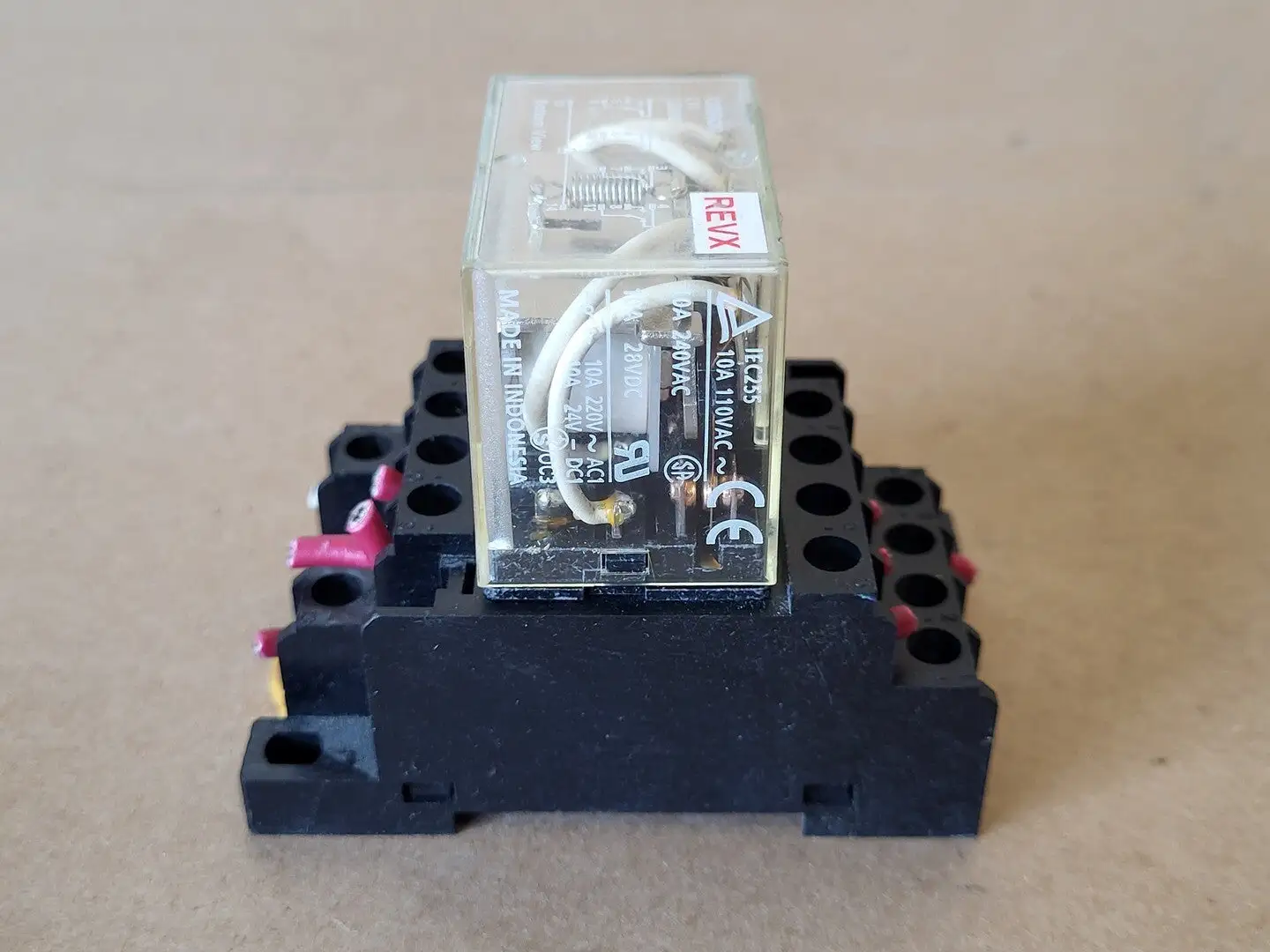 USED OMRON LY4