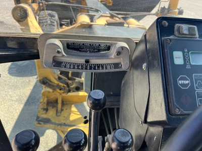 USED 2004 JOHN DEERE 670C SERIES 2