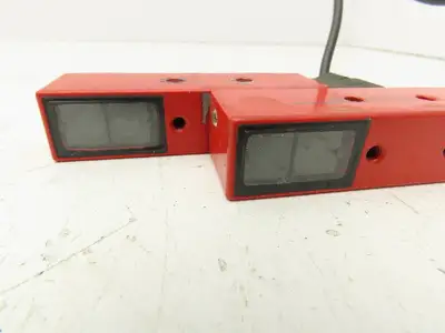 Leuze PRK 97/4 D S.1 Photoelectric Sensor 10-30VDC  Lot of 2