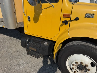 Used 2001 INTERNATIONAL 4900 4X2 Box trucks Indiana US | Miedema Asset Management Group #1414683
