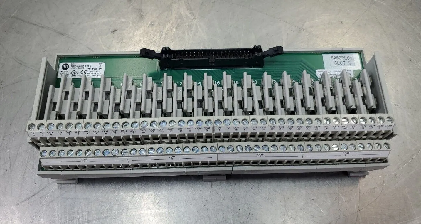 Allen Bradley 1492-IFM40F-F24-2 Ser. A 10-30V AC/DC Interface Module. 3D-7