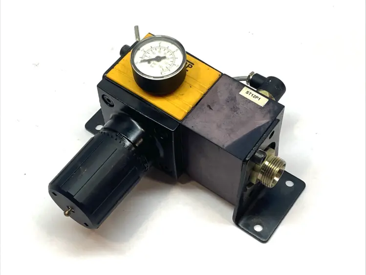 Used Knapp Pneumatic Air Pressure Regulator w/Gauge Wall Mount Bracket Assem Air Pressure Regulators Michigan US | Maverick Industrial Sales #1395593