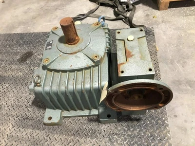 Fixed Star FCEDO Right Angle Worm Gearbox / Speed Reducer 300:1