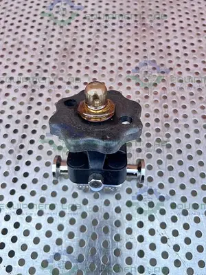 USED ITT PURE FLO .5-316-RA15MAX-CWP150 DIAPHRAGM VALVE W/ 1/2" SANITARY FITTING