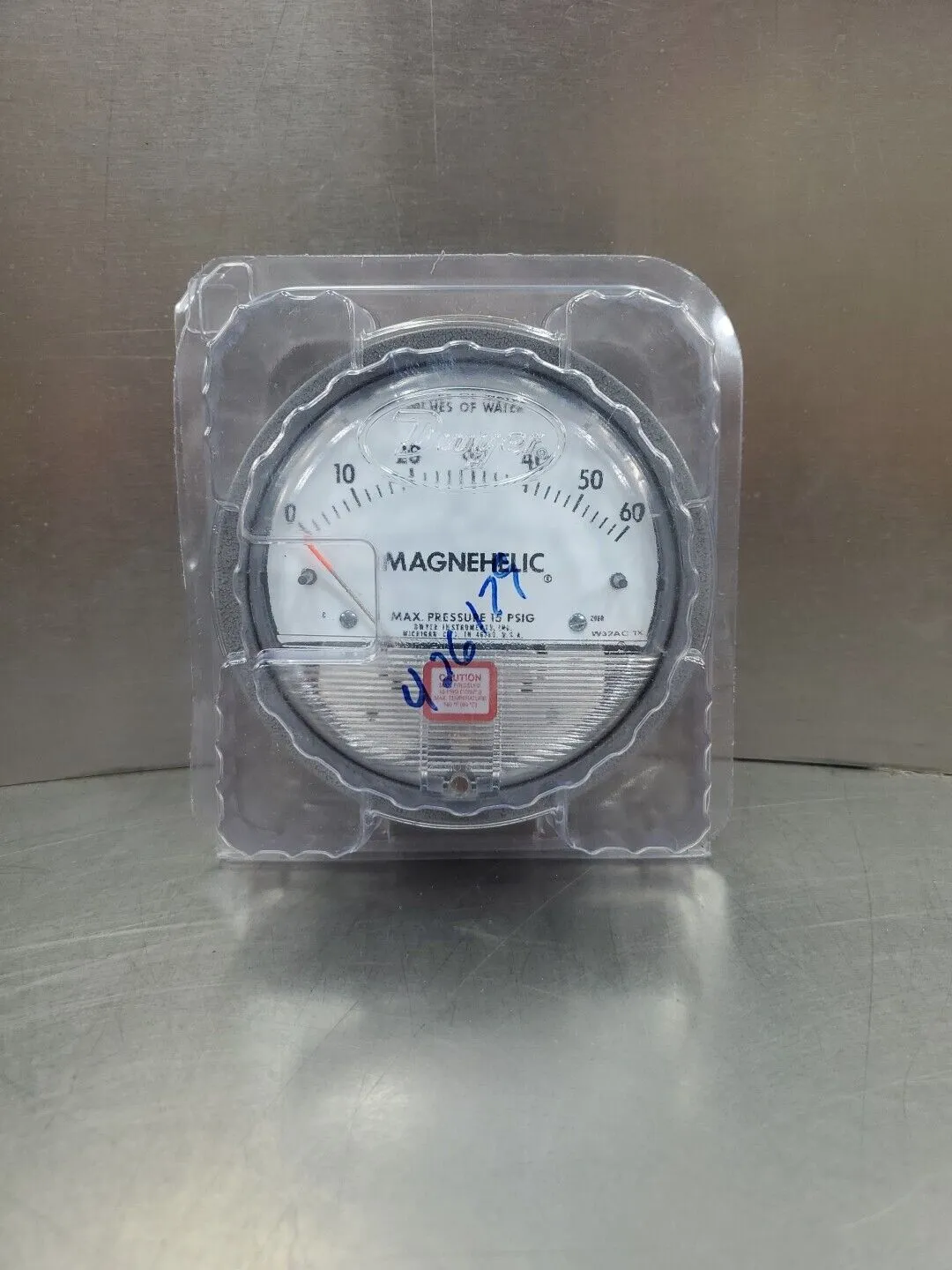 Dwyer Magnehelic W32AC TK Pressure Gauge, 0-60 INCHES OF WATER. 6B-11