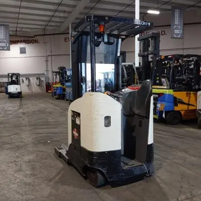 USED 2016 CROWN RR5725-45