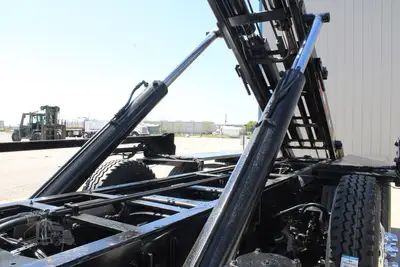 New | in-Stock 2027 PETERBILT 548 Rolloff Trucks Texas US | Roll Off Truck World #1492012