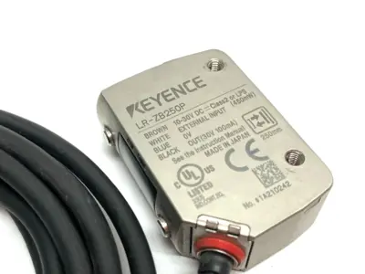 USED KEYENCE SELF-CONT. CMOS DISTANCE LASER SENSOR, RECTANGULAR, CABLE TYPE