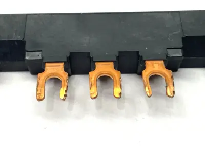 Used Schneider Electric Comb Busbar 5 Tap-Offs 3P 63A 690V Bus Bars & Plugs Michigan US | Maverick Industrial Sales #1401641