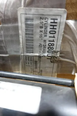 PALLET OF ASSORTED HYDRAULIC REPLACEMENT PARTS
