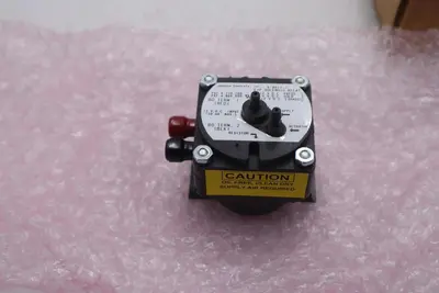NEW Johnson Controls V-9012-1 Solenoid Relay STOCK K-1860