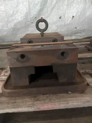 12" KURT HEAVY DUTY MACHINE VISE. STOCK # 0996224