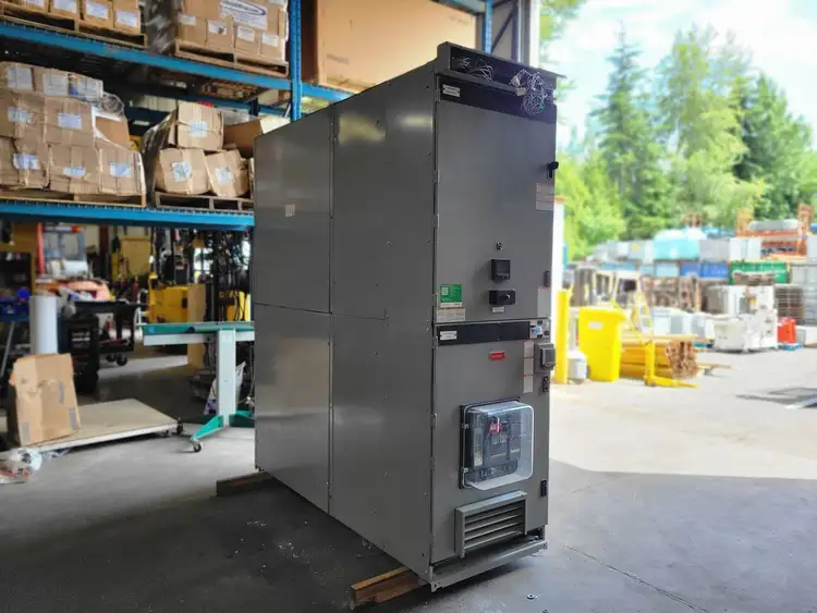 Used SQUARE D POWER-ZONE 4 Switchgears British Columbia CA | Lenmark #239373