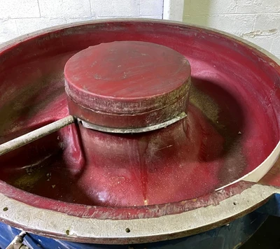 PRODUCER CO. 8CUFT. VIBRATORY FINISHER