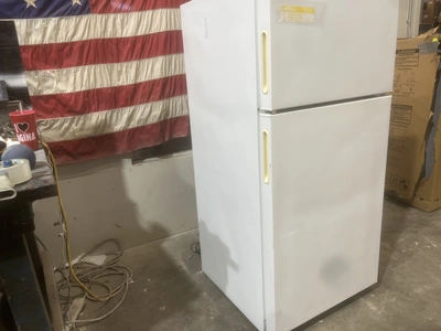 USED HOTPOINT FREEZER ON TOP