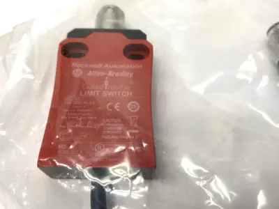 USED ALLEN-BRADLEY SER. A COMPACT METAL LIMIT SWITCH 4-PIN