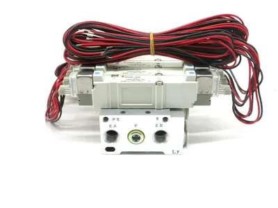 NEW SMC SS5Y5-42-05-C8 SOLENOID BLOCK WITH SOLENOIDS SY54405L02 SS5Y54205C8