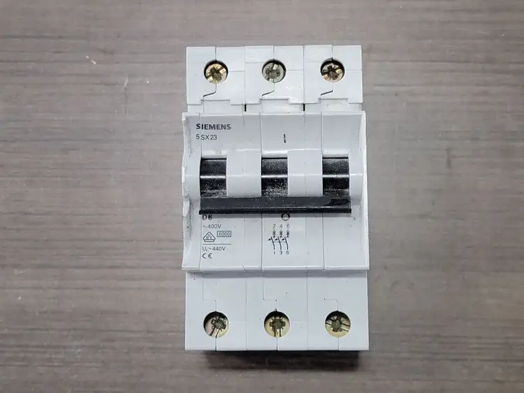 Used SIEMENS 5SX23 D6 Switchgears British Columbia CA | Lenmark #242589