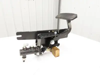 Hyster E80XN Forklift Brake Pedal & Master Cylinder & Bracket Assembly
