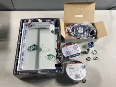 NEW THOMAS & BETTS LH1GSDCW