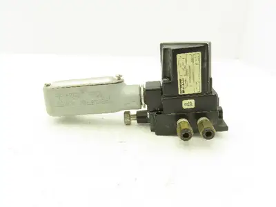 Parker GG20025B22M05 Pneumatic Solenoid Control Valve 24VDC 1/4" NPT