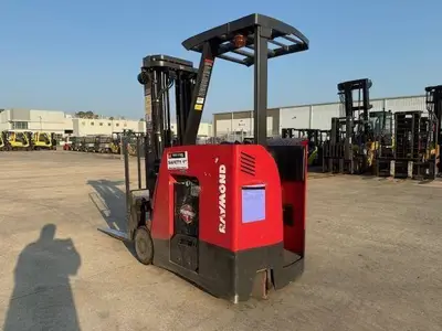 Used 2018 RAYMOND 425C35TT 3-Wheel Stand up Electric Counterbalance Forklifts Illinois US | Somerset Equipment Sales #1546216