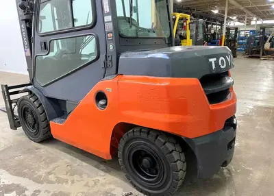 USED 2019 TOYOTA 8FD40U