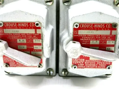 NEW CROUSE HINDS EFD-4240 DOUBLE CIRCUIT BREAKER ENCLOSURE EFD4240