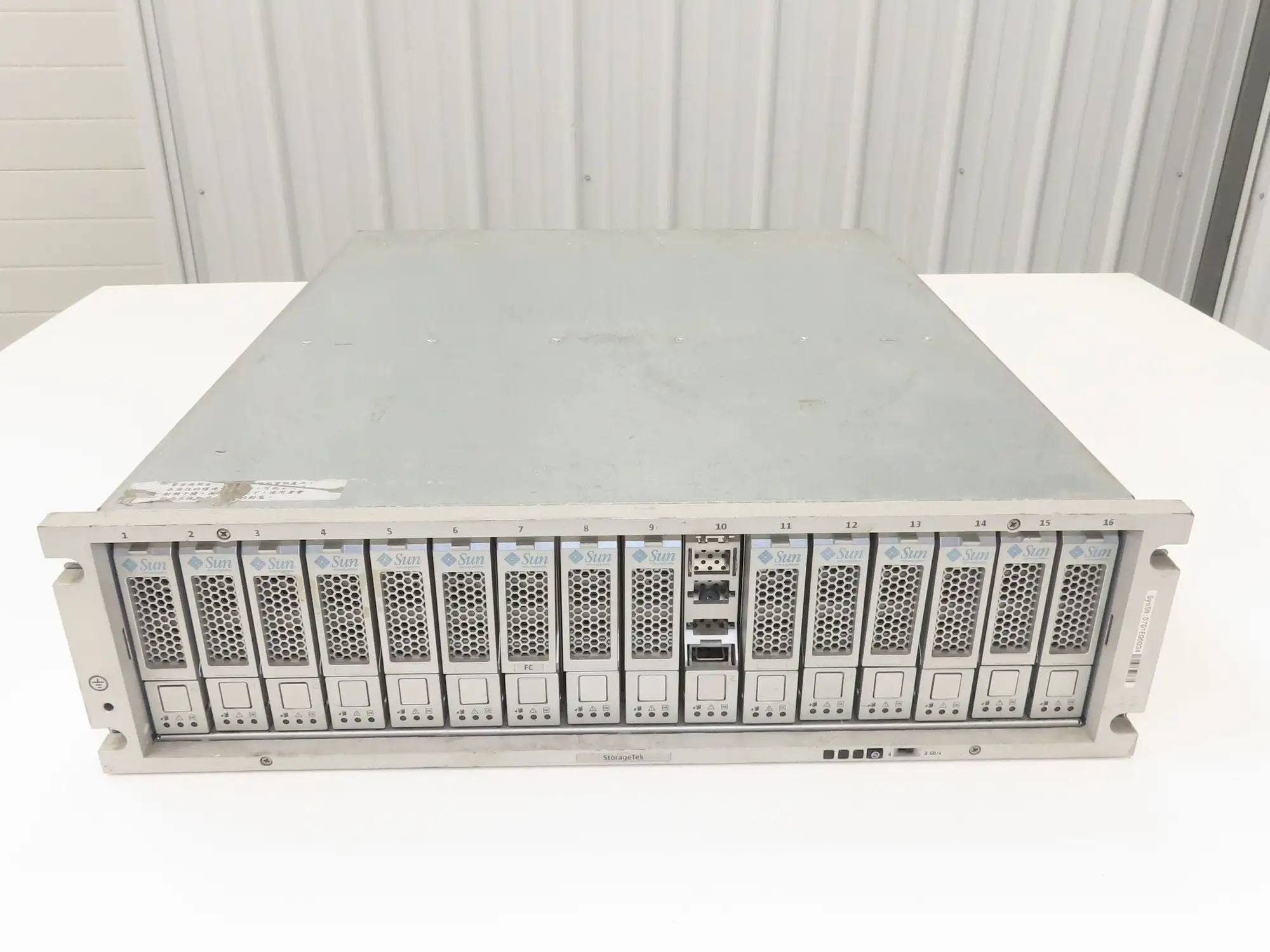 Sun StorageTek 0843 16-Bay RAID Fibre Channel 3.5" NO HDDs