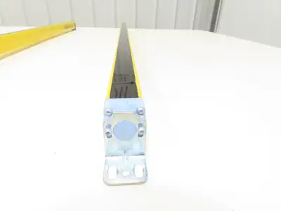 Schmersal SLC440COM-ER-0890-14 Safety Light Curtain Transmitter & Receiver Set