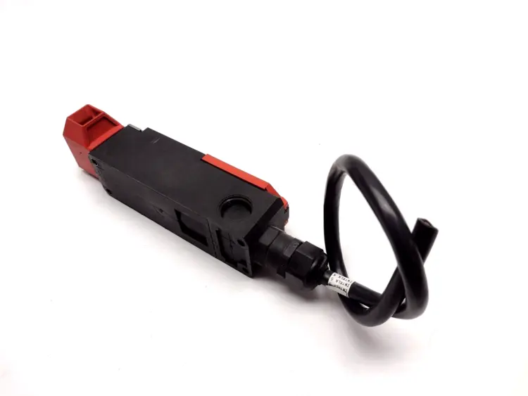 Used BANNER ENGINEERING SOLENOID LOCKING INTERLOCK BODY Misc Industrial Equipment | Maverick Industrial Sales #1099924