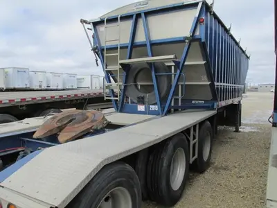 Used 2020 DOEPKER SUPER B GRAIN TRAILERS Grain Hopper Trailers Manitoba CA | Conquest Truck & Auto Sales #1421339