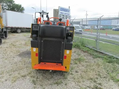 New | in-Stock 2026 SDLG STR1000H MINI SKID STEER STAND BEHIND Compact Utility Loaders Manitoba CA | Conquest Truck & Auto Sales #1421371