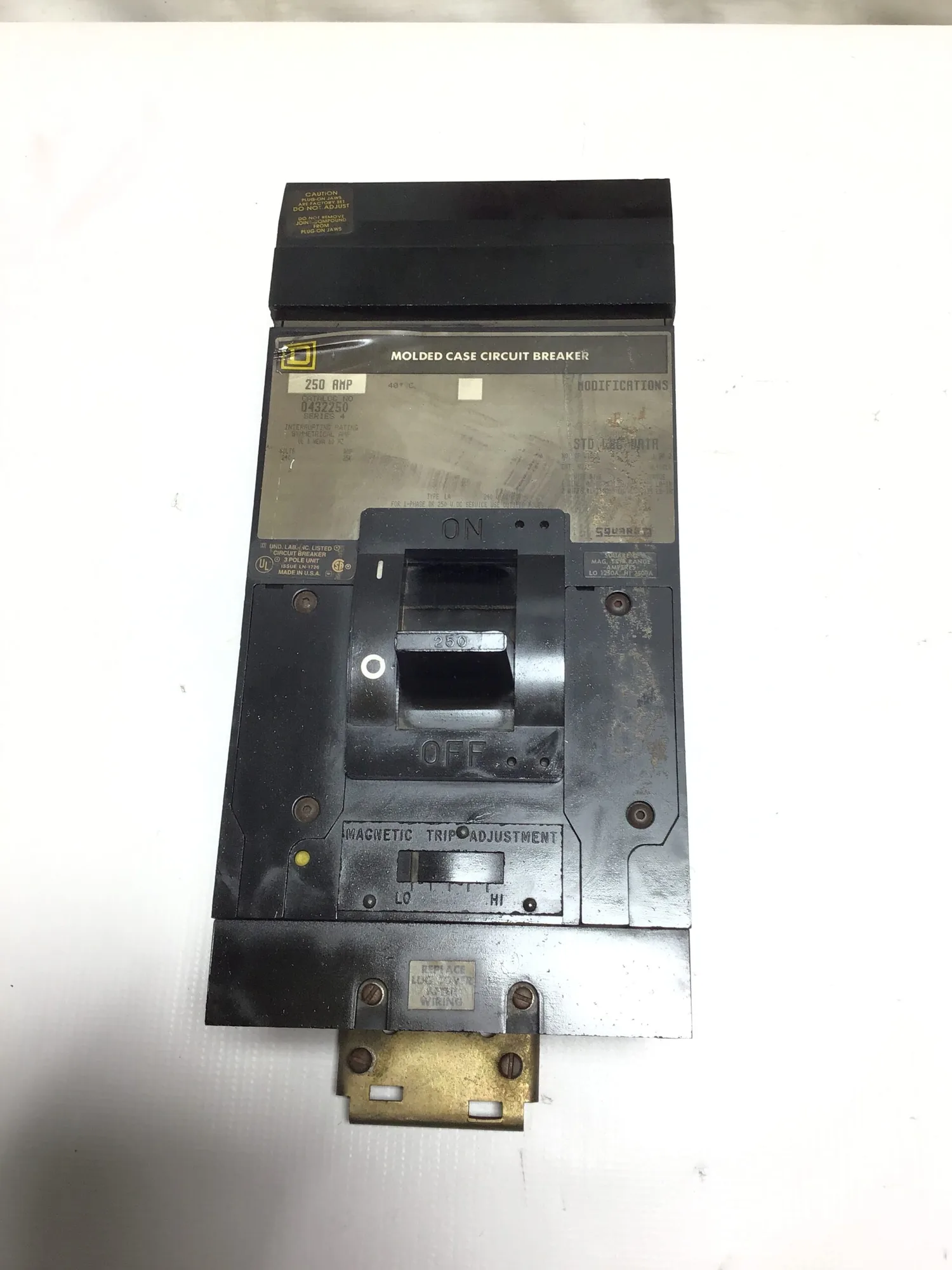 Square D Q432250 250 Amp Circuit Breaker 3-Pole 600V Q4 Frame