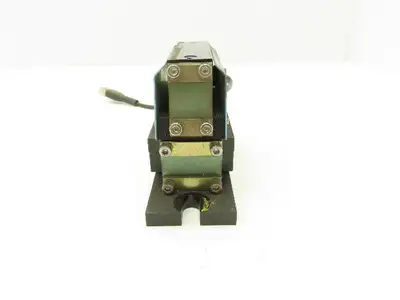 Osaka Seiko Small Parts Feeder Linear Conveyor Vibration Magnetic Motor 200V