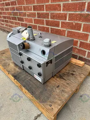 USED REPUBLIC DRT-3100 DRY-RUNNING ROTARY VANE VACUUM PUMP W/ EUROVAC 5.5 KW MOTOR