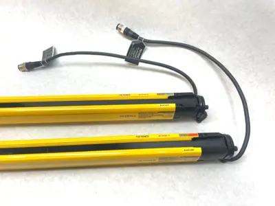 USED KEYENCE GL-R79F LIGHT SAFETY CURTAIN SET