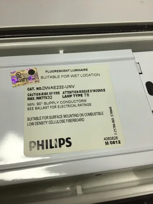 Philips DWAE232-UNV Fluorescent Light Fixture Luminaire 32W