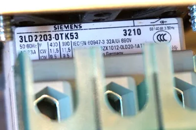 NEW SIEMENS 3LD2203-0TK53 DISCONNECT SWITCH 3LD22030TK53