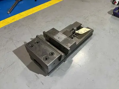 MACHINING CENTER VISE