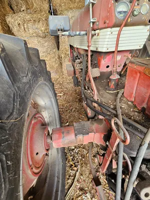 FARMALL 560 Tractor | Iron Listing (18)