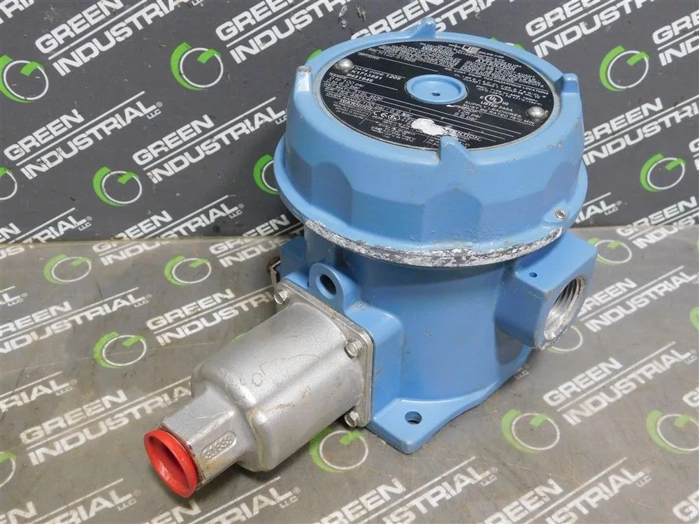 United Electric H122-S156B Pressure Switch 0-100psi  Proof 125 psi Used