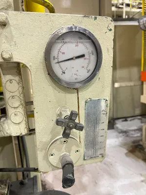 1994 PH HYDRAULICS 4C 300-P Hydraulic Press | Universal Press & Machinery (UPM) (3)