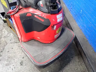 USED THE RAYMOND CORPORATION 8410