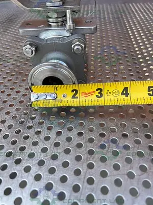 USED PBM SIC-E5X-D-F04D STAINLESS STEEL BALL VALVE W/ 1" SANITARY FITTING