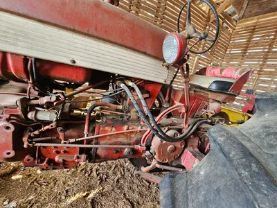FARMALL 560 Tractor | Iron Listing (11)